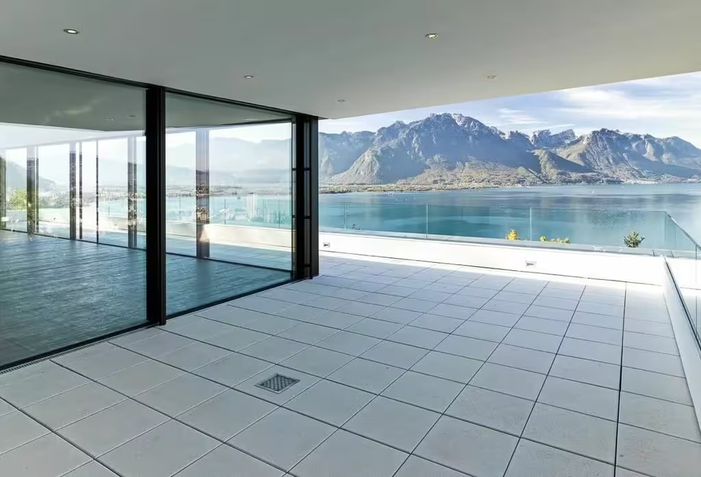 Panoramic Duplex Overlooking Montreux — Private Garden and Indoor Pool